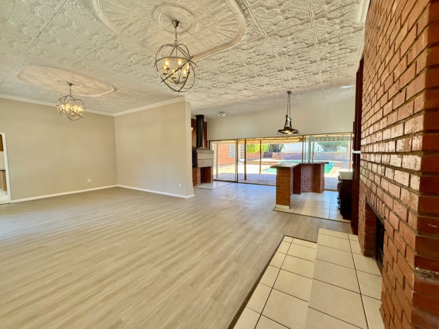 5 Bedroom Property for Sale in Bluewater Bay Eastern Cape
